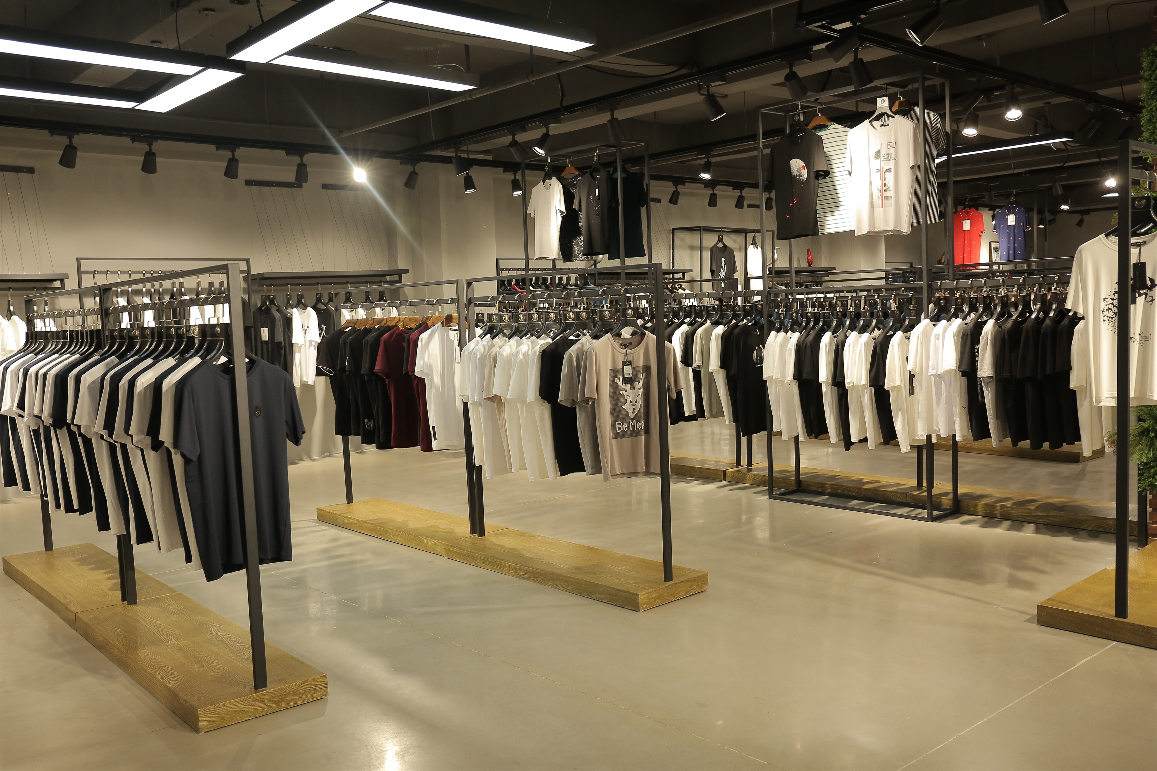 服裝要去哪進貨?怎么尋找服裝批發貨源呢?